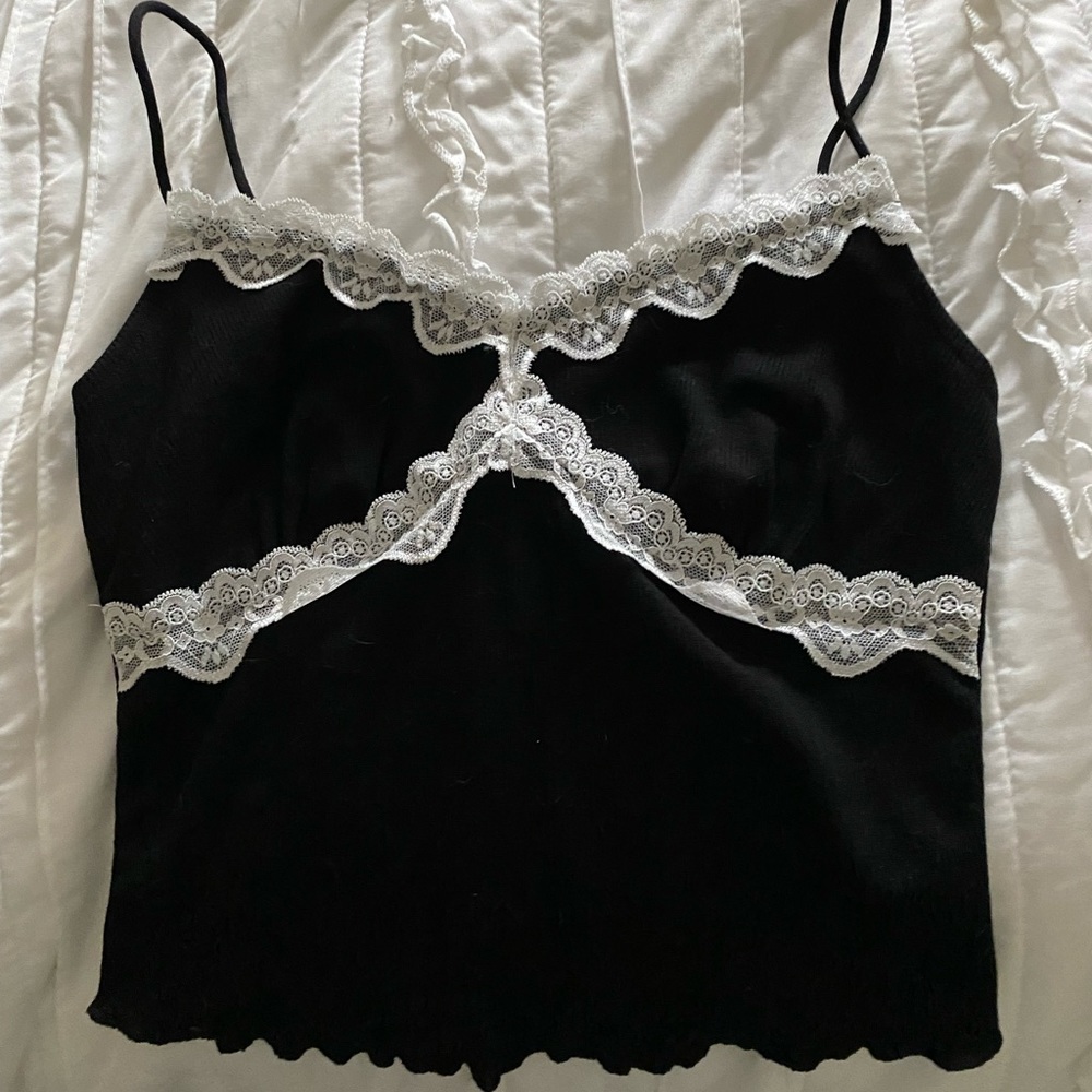 Lace detail crop cami top